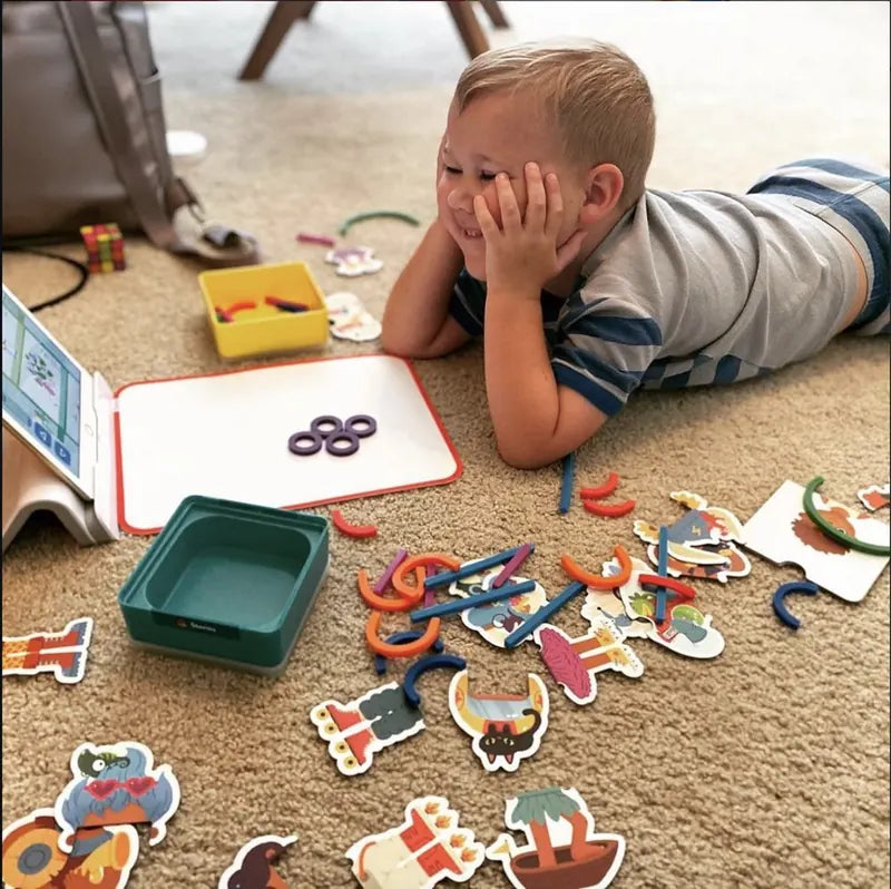 A little one playing with the Little Genius Starter Kit at home