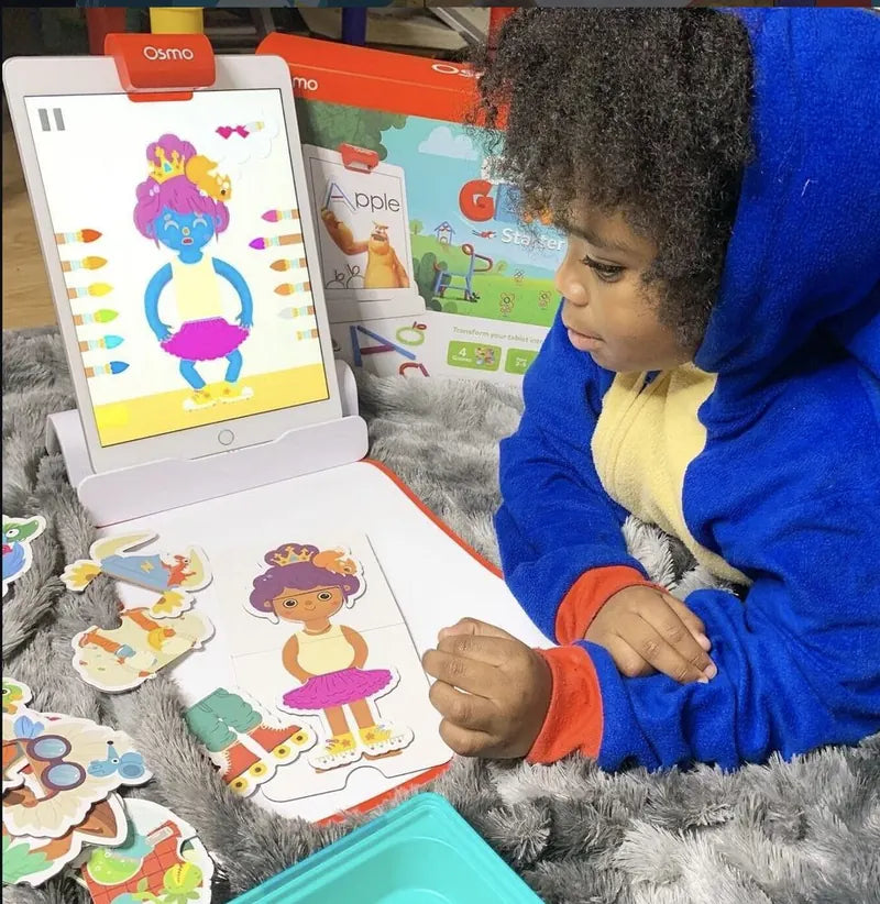 A little one playing with the Little Genius Starter Kit at home