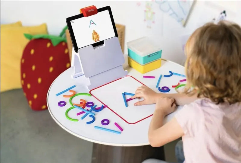 A little one playing with the Little Genius Starter Kit at home