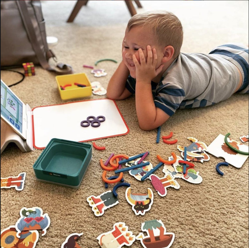A little one playing with the Little Genius Starter Kit at home